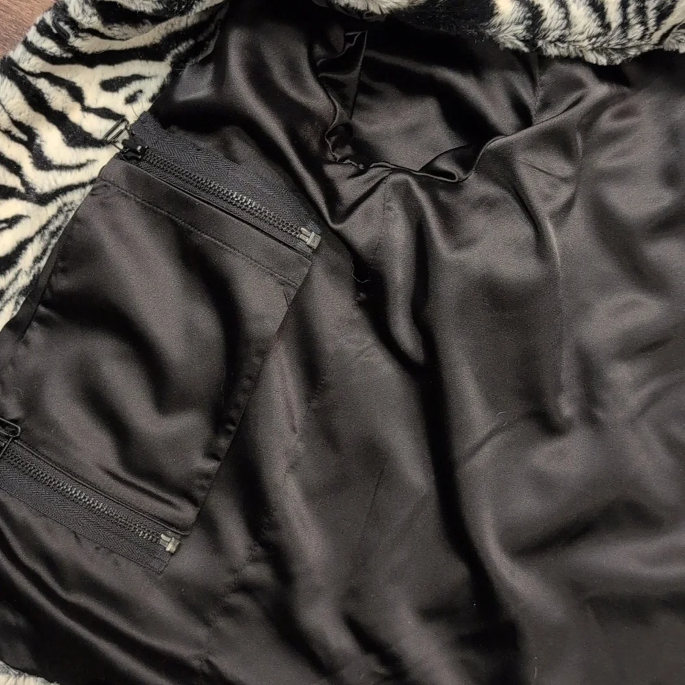 Alice + Olivia Black and White Faux Fur Jacket - Picture 3 of 6